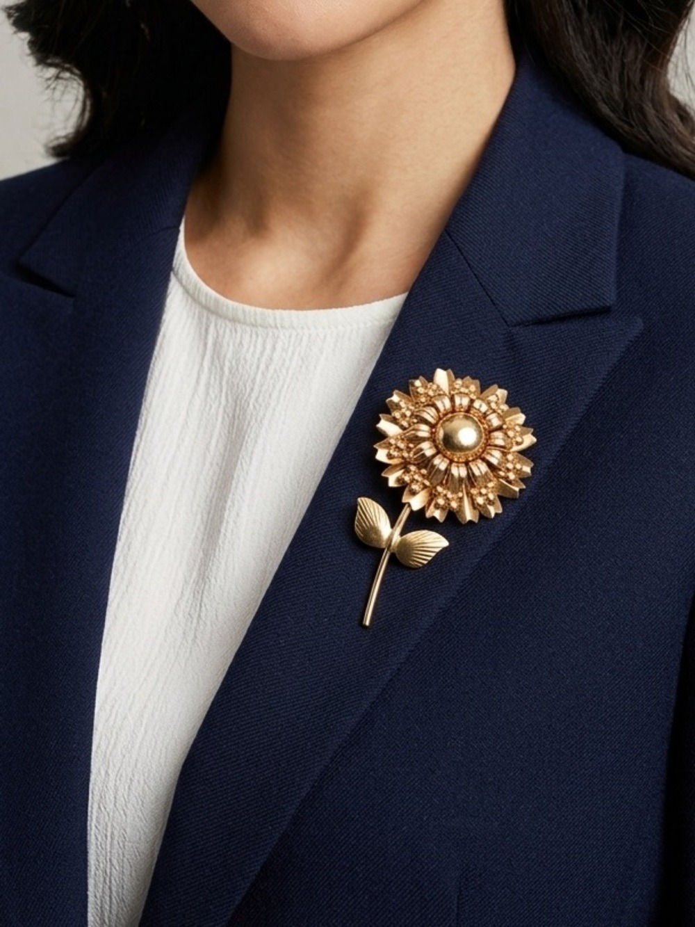 Vintage Gold Sunflower Brooch 0814 - Picture 1 of 5